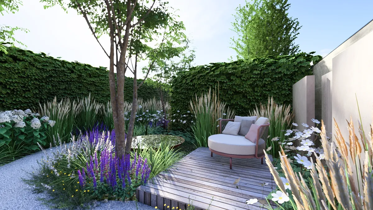 Dřevěné molo a pítko v trvalkovém záhonu